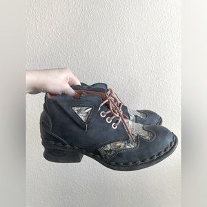 TMA Eyes Dark Gray and newsprint design. Lace-up, size 10M